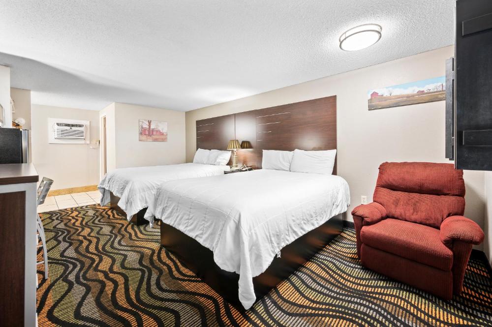 Queen Room with Two Queen Beds interior